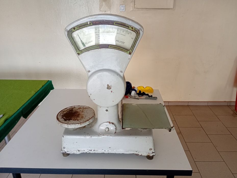 Stara waga sklepowa na odważniki