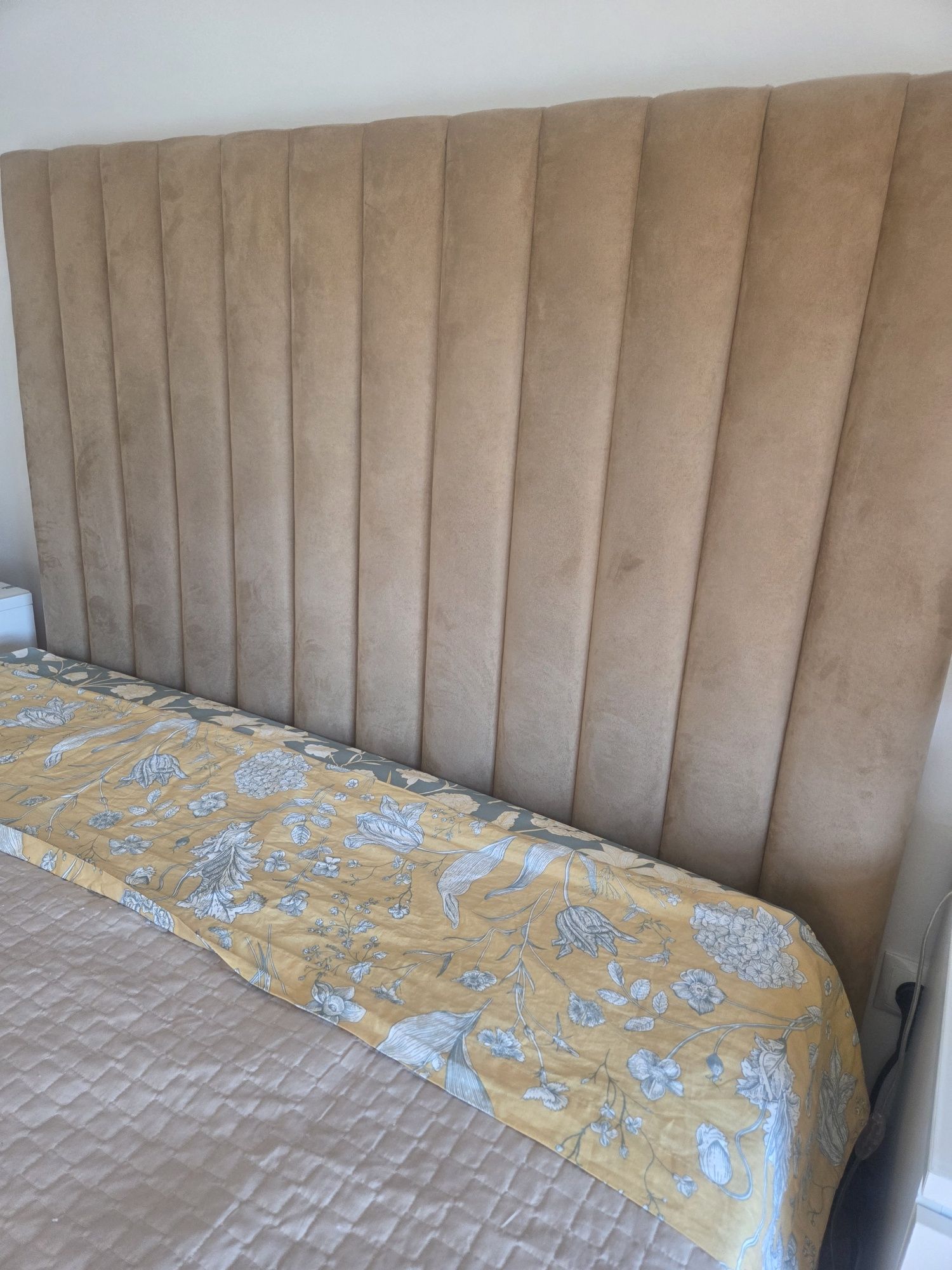 Cama casal otimo estado beje escuro