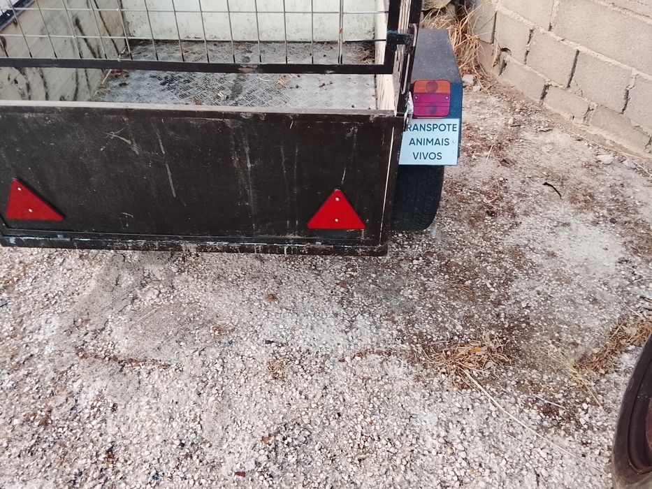 Reboque de carga e animais
