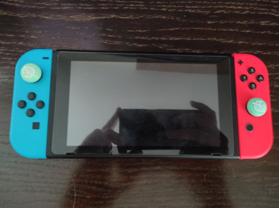 Nintendo Switch V2 Stan Bardzo Dobry 2 Pady