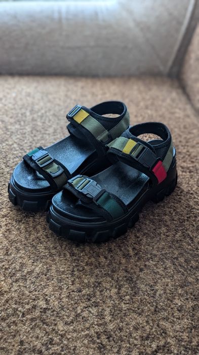 Босоножки спортивные