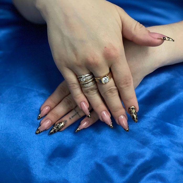 Маникюр/педикюр/