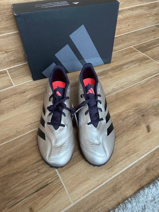 Сороконожки Adidas Predator