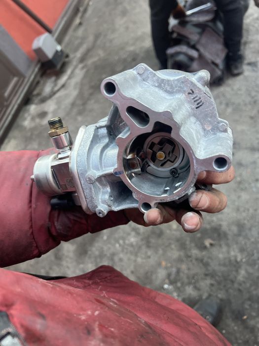 b7 USA 1.8 06K145100BB Вакуумный насос