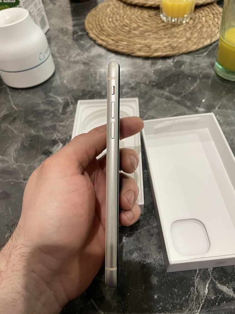 Продам iphone 11