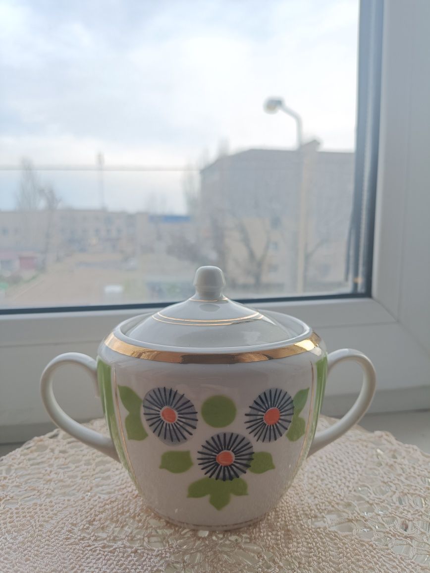 Цукорниця і чайник в наборі фарфорові Радянського часу