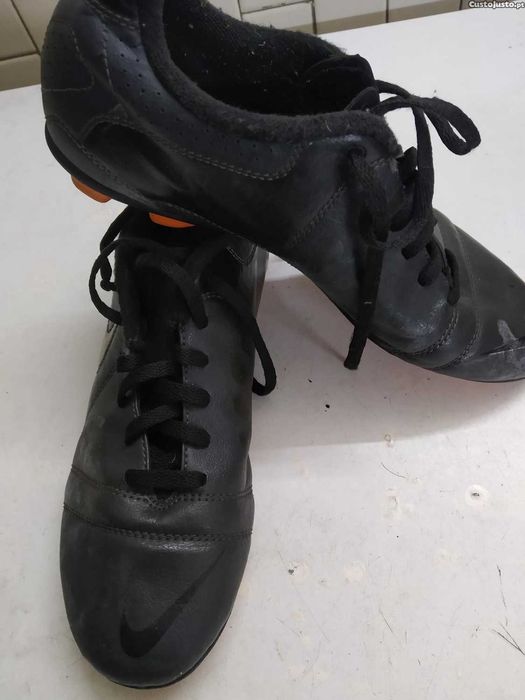 ***2 pares chuteiras nike, 38 desocupar***