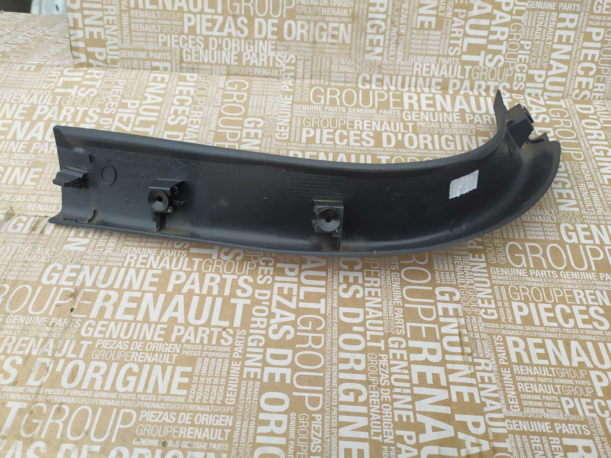 Накладка дверей багажника RENAULT MEGANE II 8200128756 8200128755