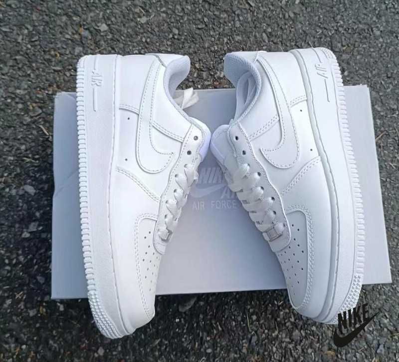 Uniseks/Damskie/Trampki/Nike Air Force 1 Low '07 White R.45
