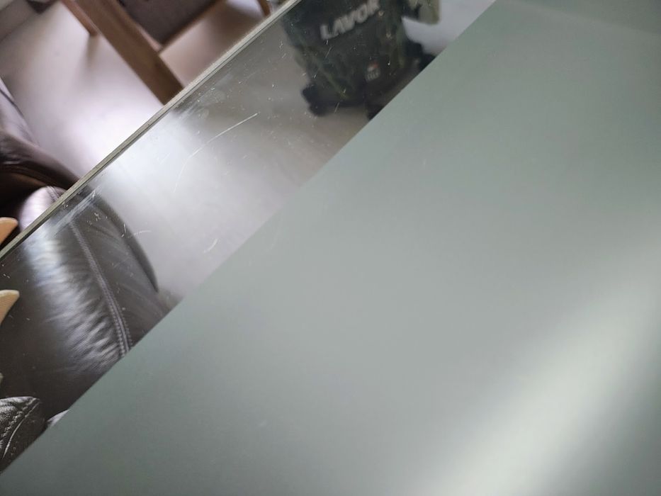 Szklany stół do jadalni rozkładany