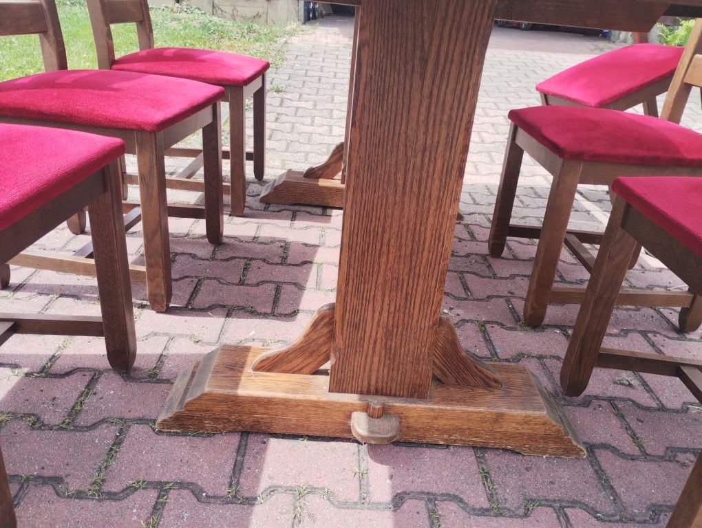 Stół plus krzesła drewniane