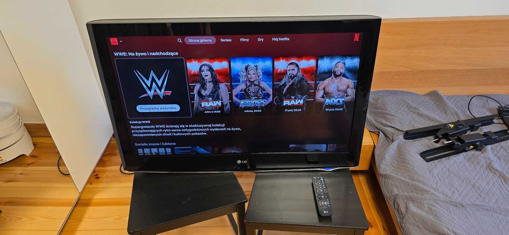 Telewizor 37 cali LG FullHD + wieszak na ścianę