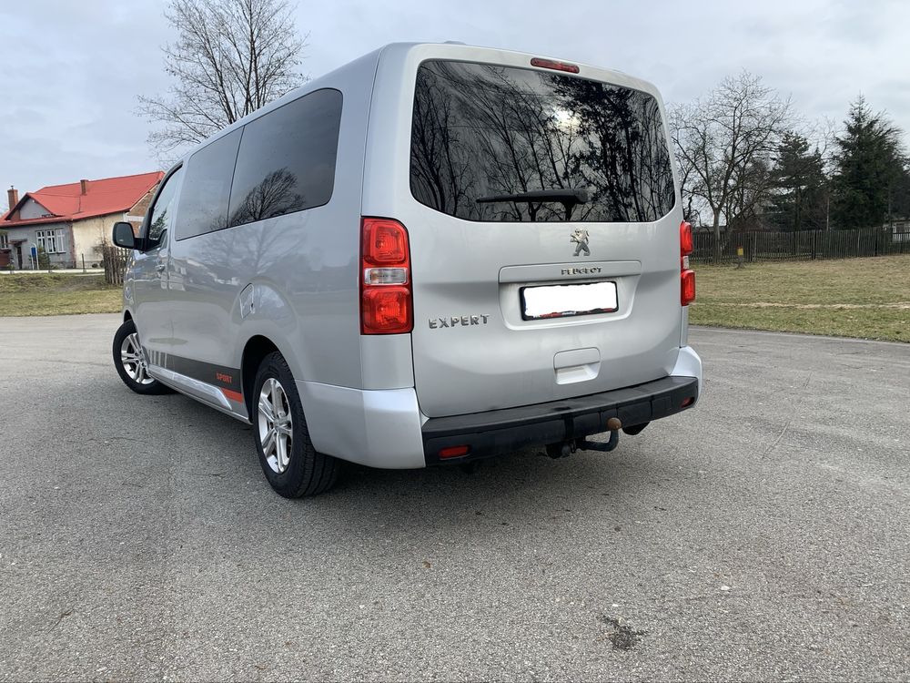Wynajem busów 9-cio osobowych. Przewóz osób.
