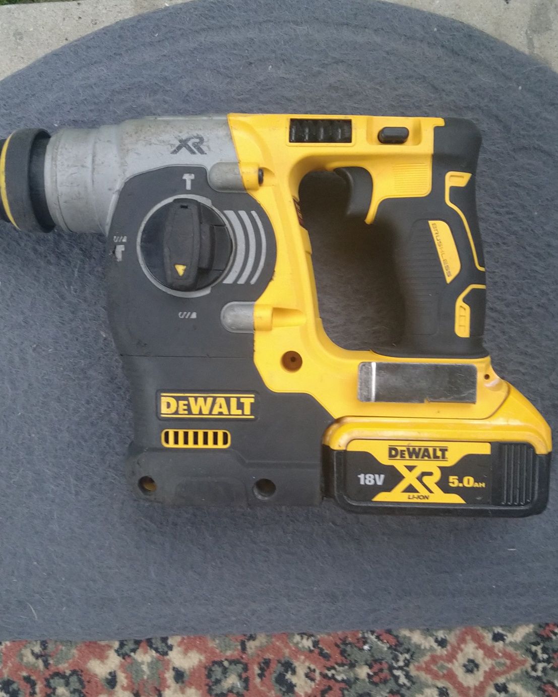Перфоратор DeWalt DCH 273