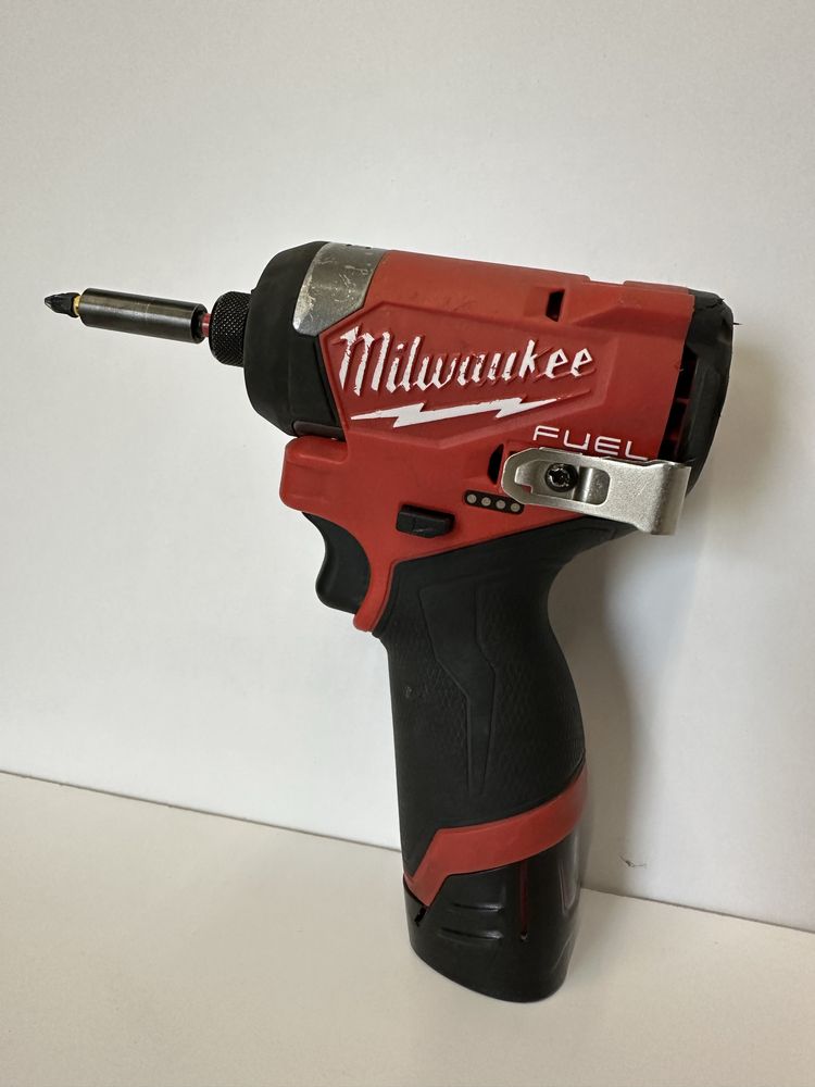 Milwaukee M12 FID2