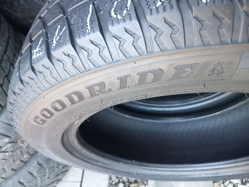 2x Opony Używane Zimowe 215/60R17 Goodride