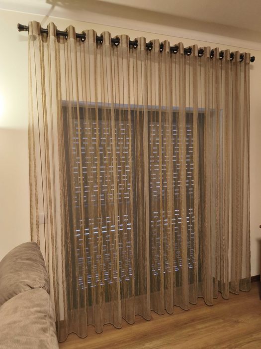 2 Cortinados para sala ( Tecido ORGANZA)
2 Varões em metal