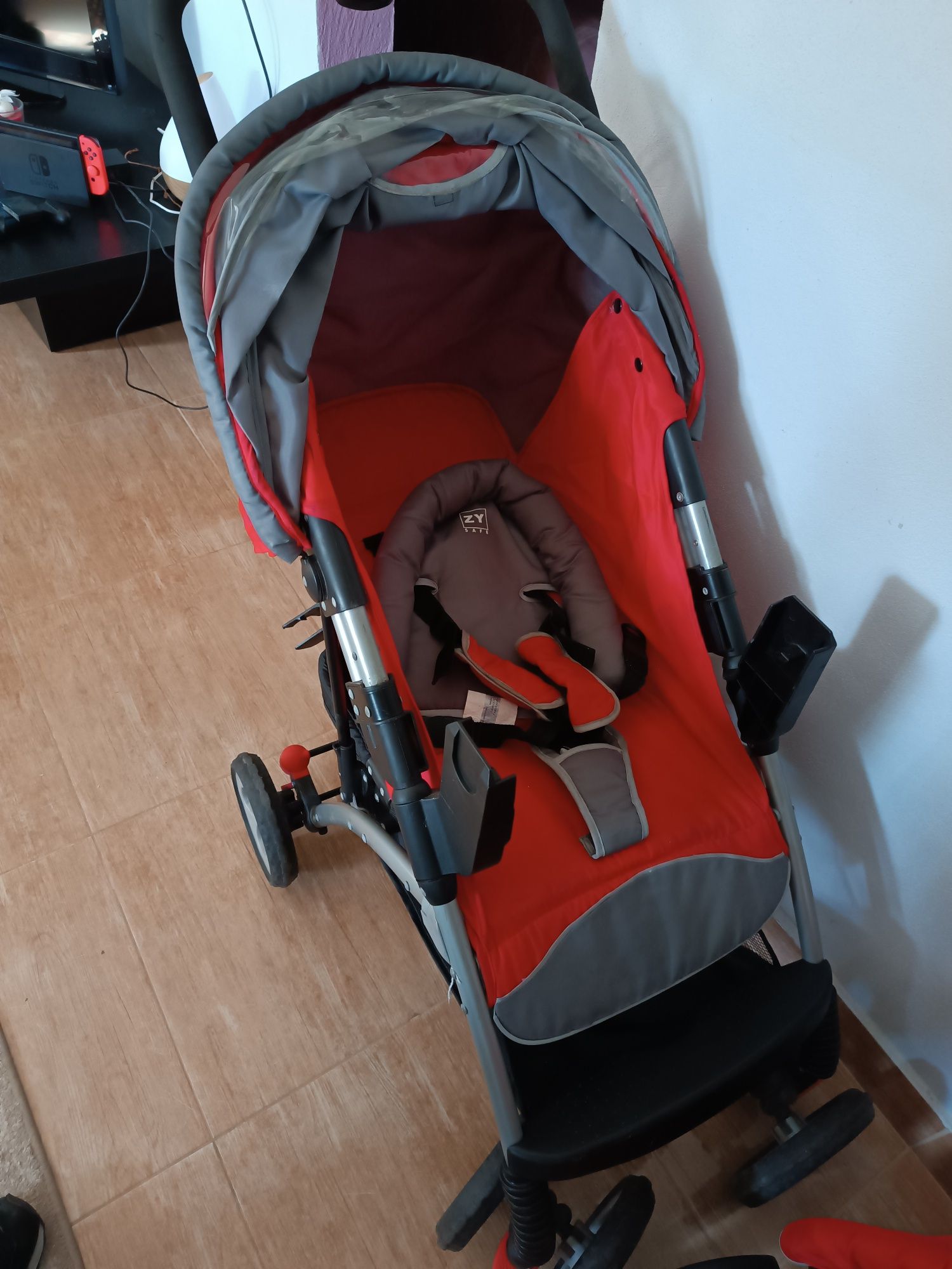 Carrinho de passeio para bebé e cadeira auto