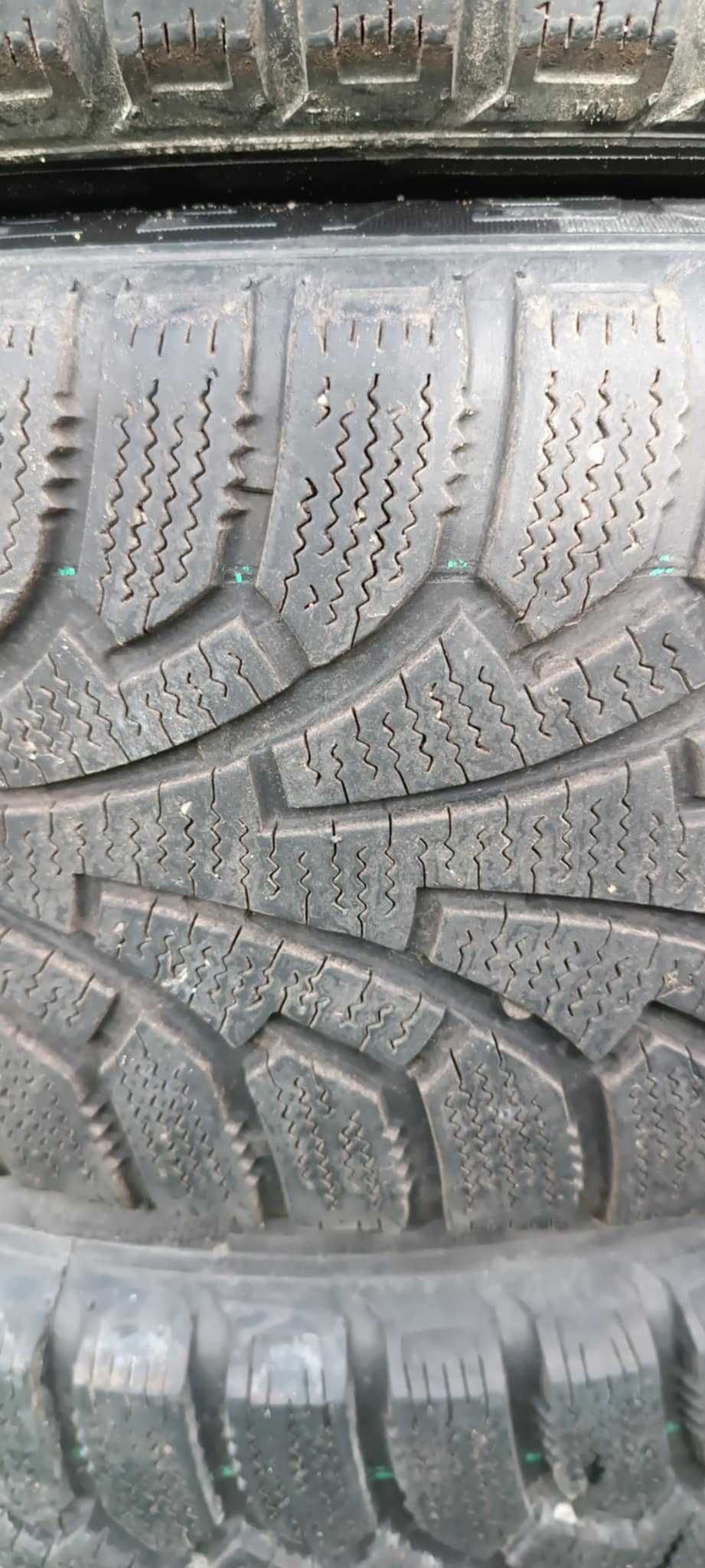 Opony zimowe 205/55 r16 z nissana almera Tino oraz komputer z stacyjką