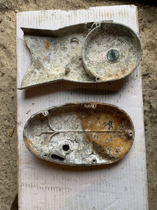 Tampas de motor.  I.  L io.  Usadas em bom  estado