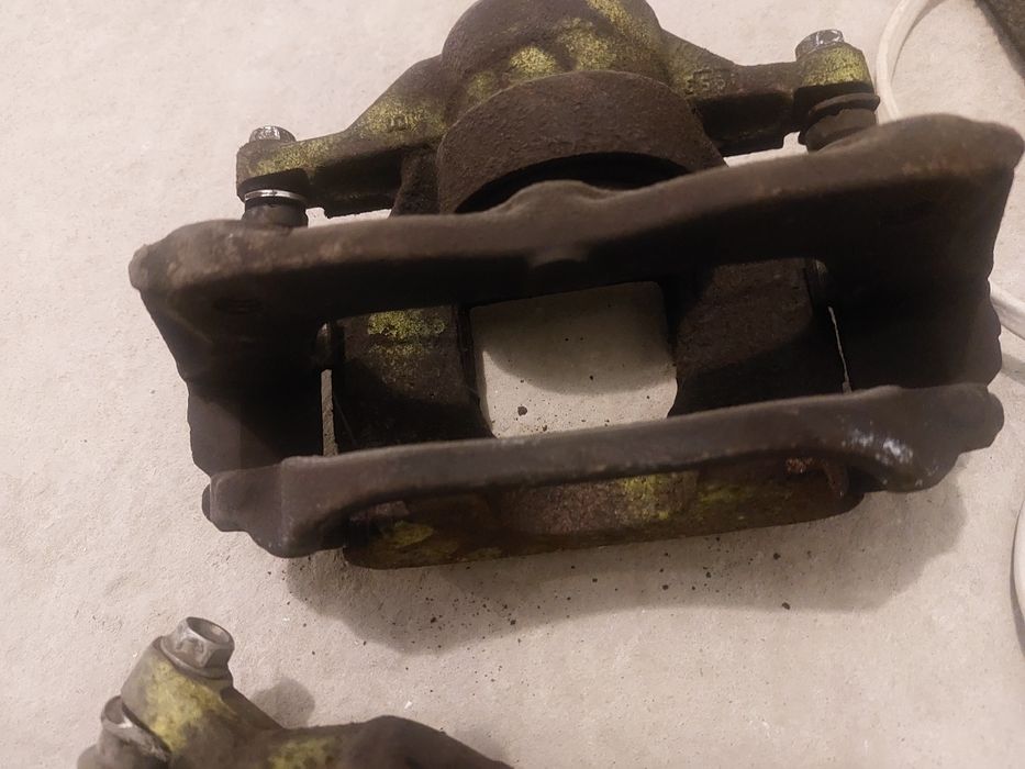 Супорта тойота авенсіс т27