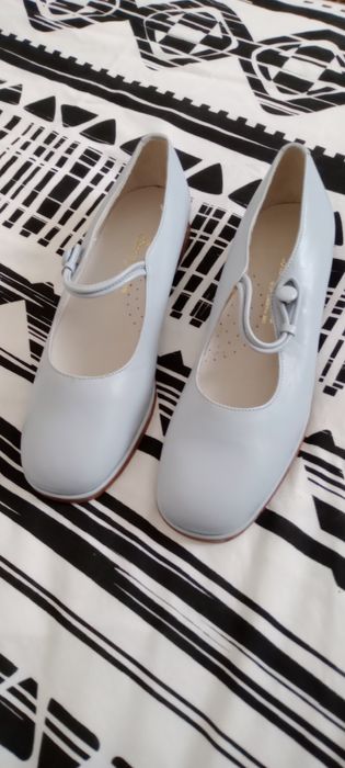 Sapatos menina em pele