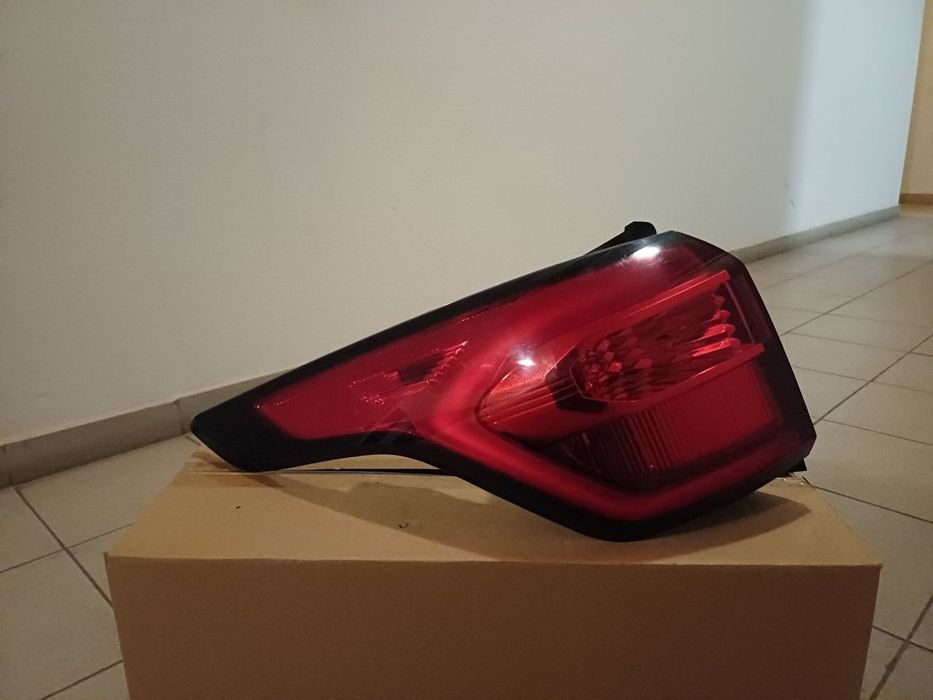 Фара задня Ford Kuga Escape 16-19 г задній фонарь з жовтим эскейп куг