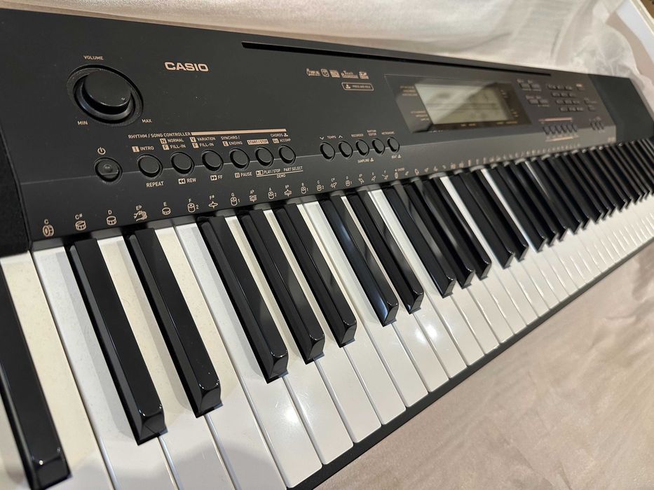 Піаніно Casio CDP-230, педаль SP-20, кабелі до iOS/Lightning + стійка
