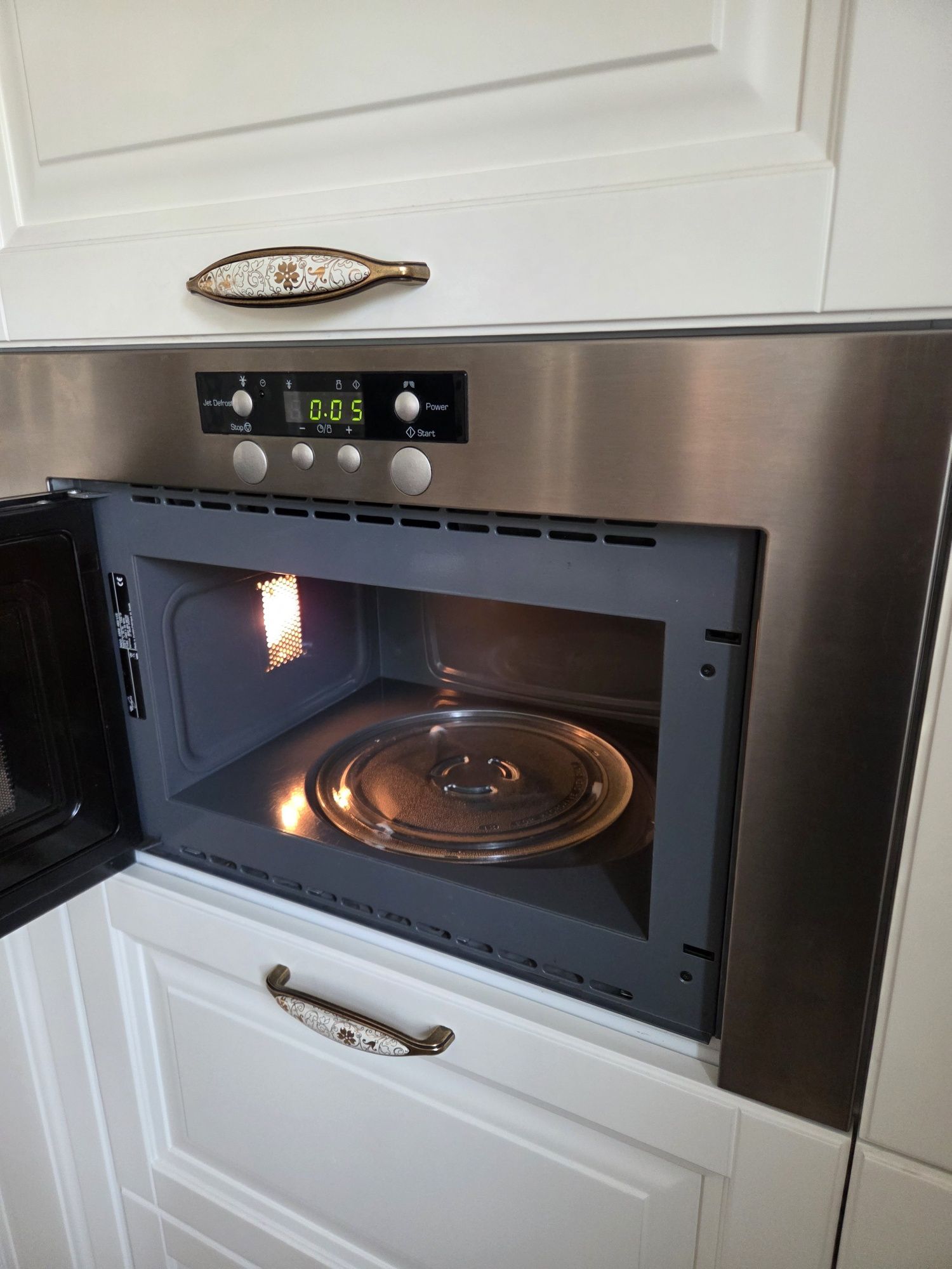Mikrofala Whirlpool  550zl