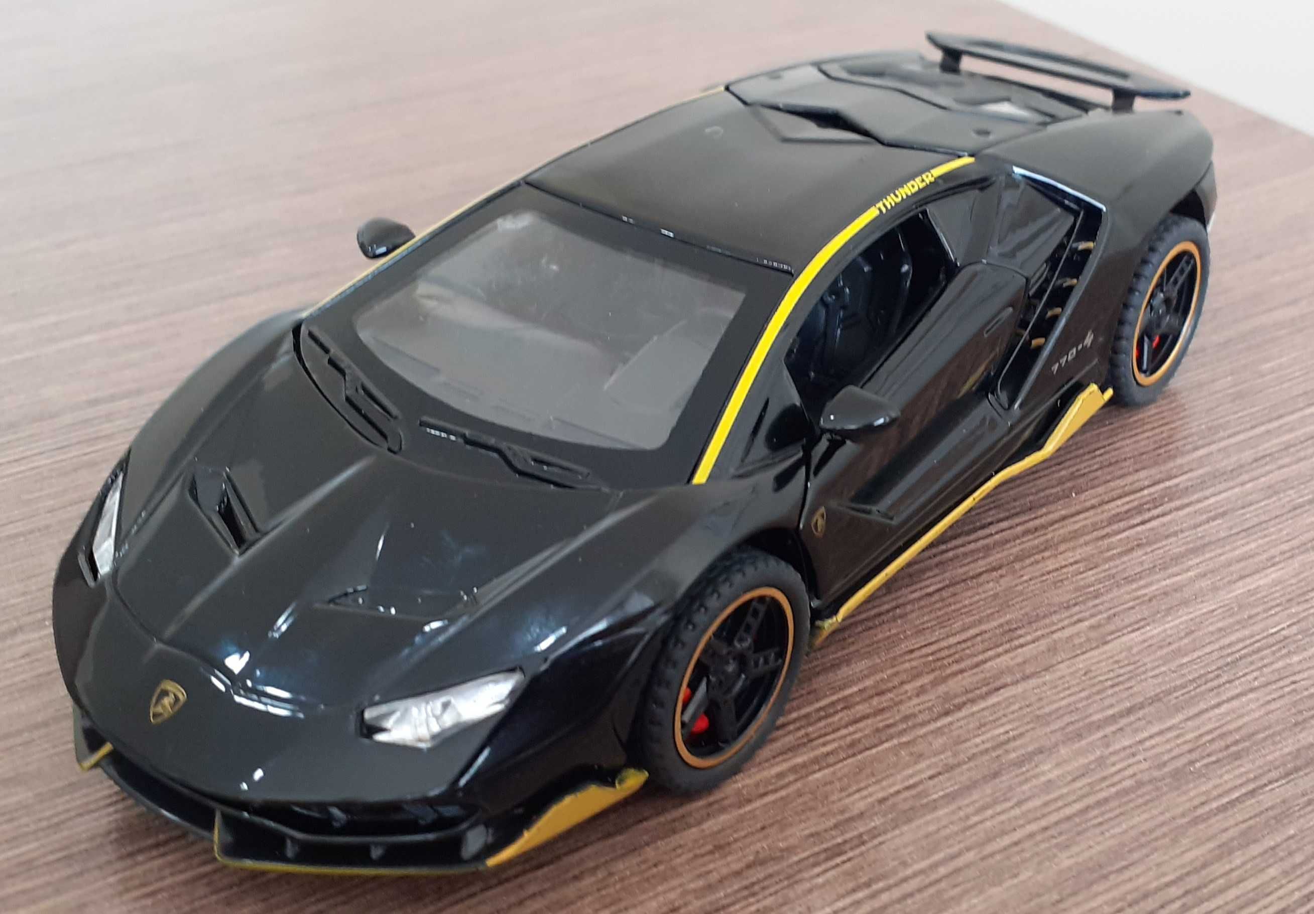 Lamborghini LP770-4 1:32, napęd, światła, dźwięk