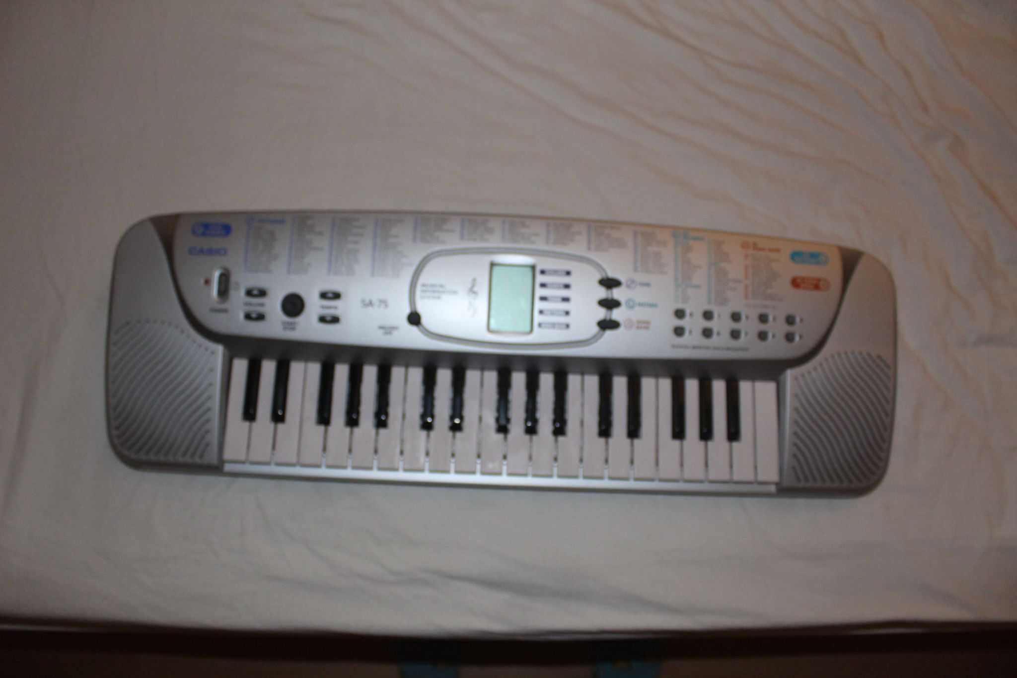 Teclado musical Casio SA-75