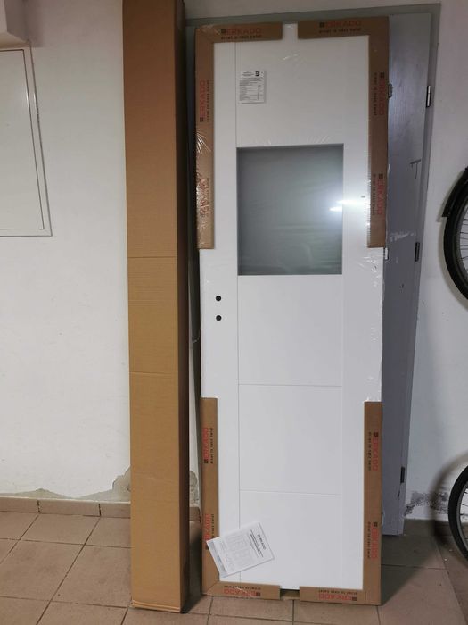 Drzwi 60, łazienkowe, prawe z oscieżnicą regulowaną 80-100mm, NOWE