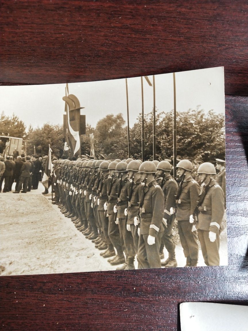 Wojsko fotografie zdjęcia lata  pomniki żołnierze żołnierz