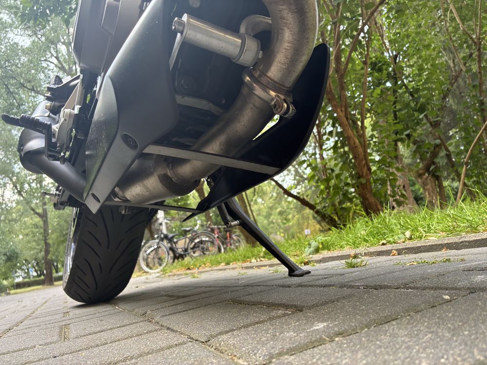 husqvarna vitpilen 701 ktm duke 690