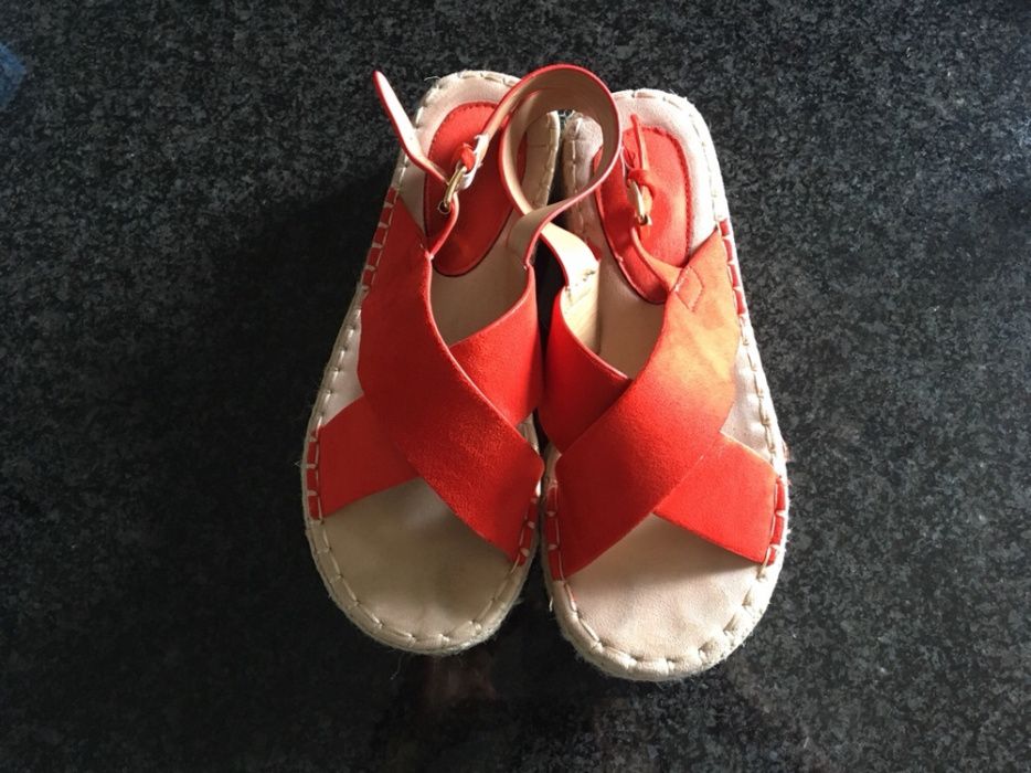 Sandálias vermelho alaranjado