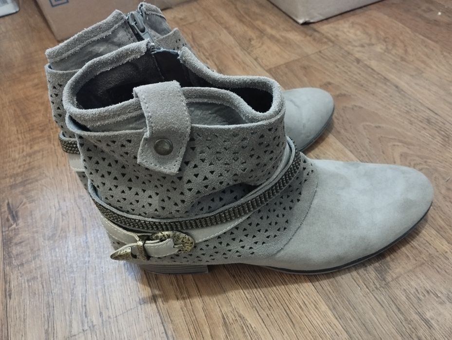Стильні жіночі ботинки