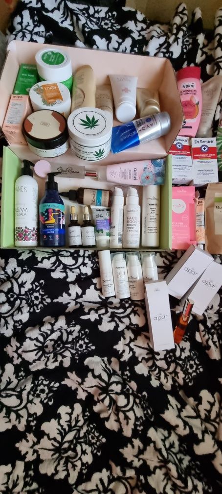 Paka kosmetyków i perfum