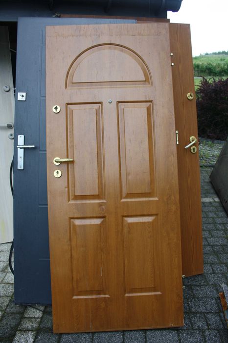 Sprzedam drzwi zewnętrzne