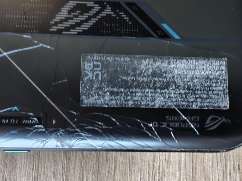 ASUS Rog Phone 6D + ASUS Kunai Pad 3