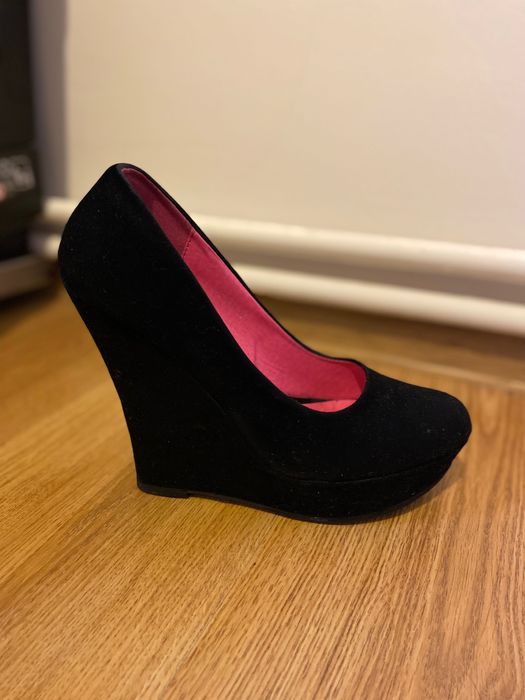 Czarne buty na wysokim koturnie rozmiar 39