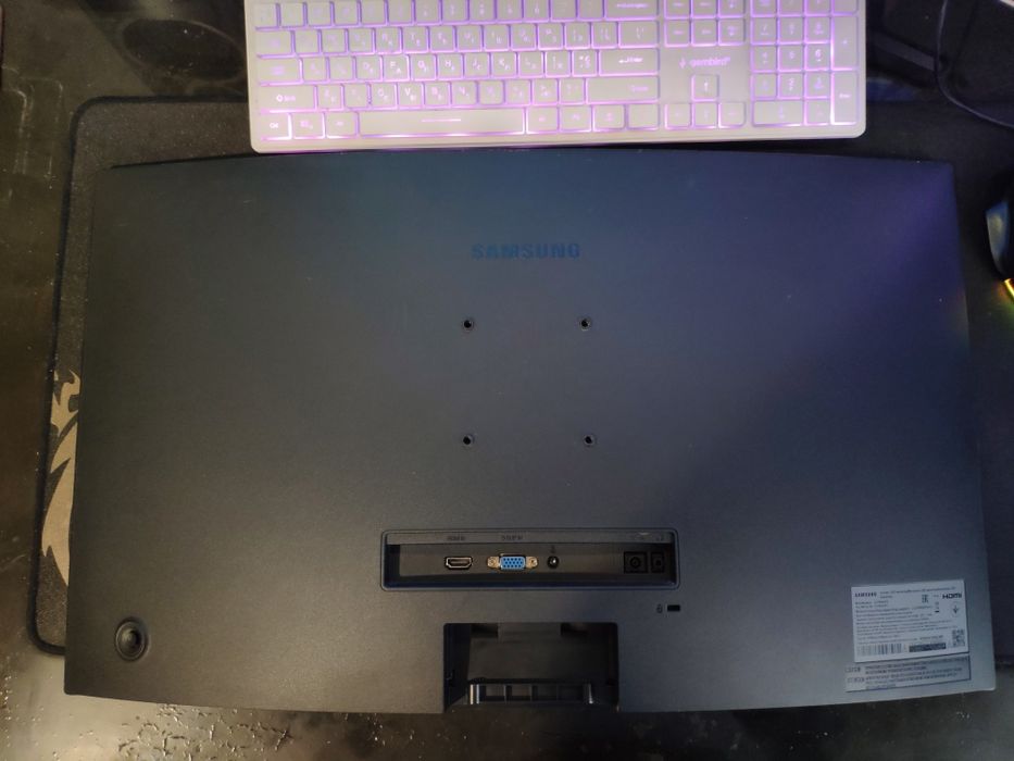 Samsung c27r500fhi