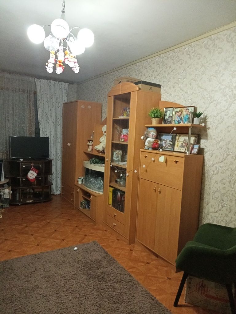 Продам 4-к.из.квартиру 4/9 м.Гагарина 33000 торг