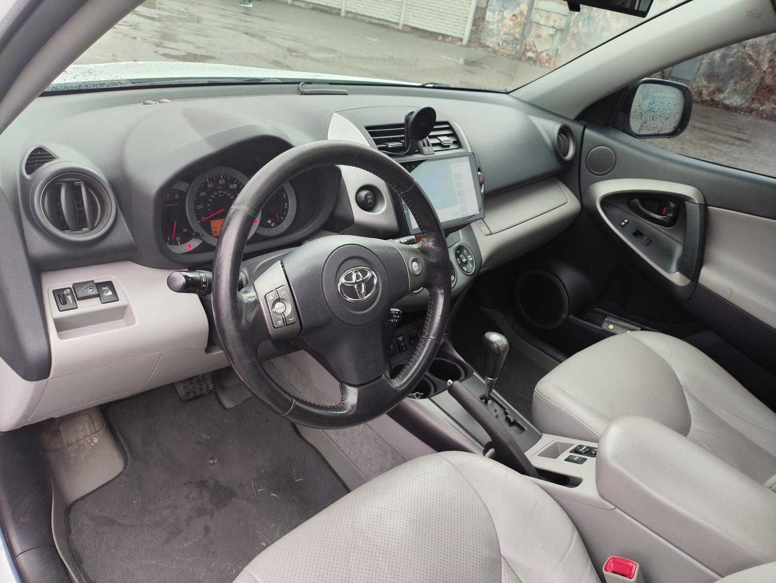 Продам Toyota RAV4 2011р. #42692