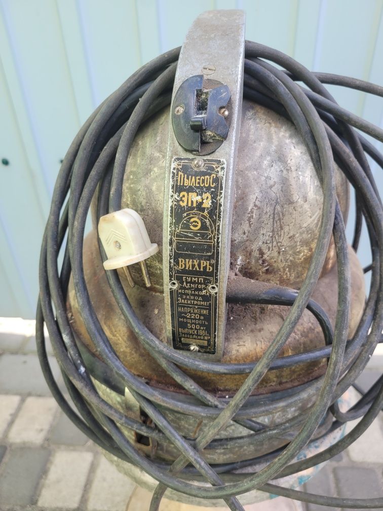 Продам пылесос "Вихрь"
