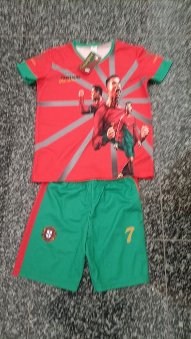 Camisola e calções com imagem do Cristiano Ronaldo