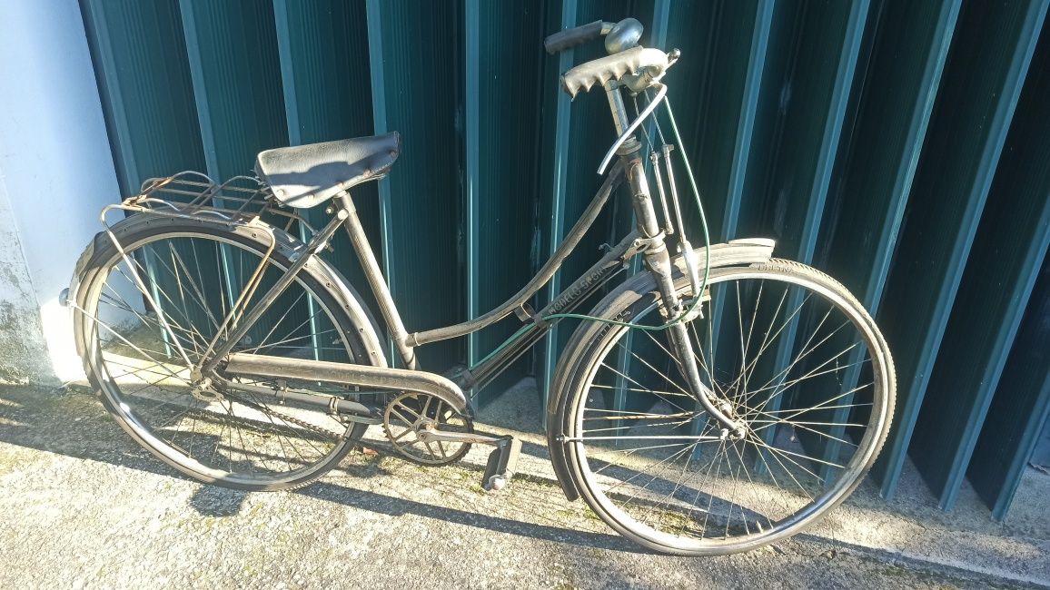 Bicicleta pasteleira de senhora.