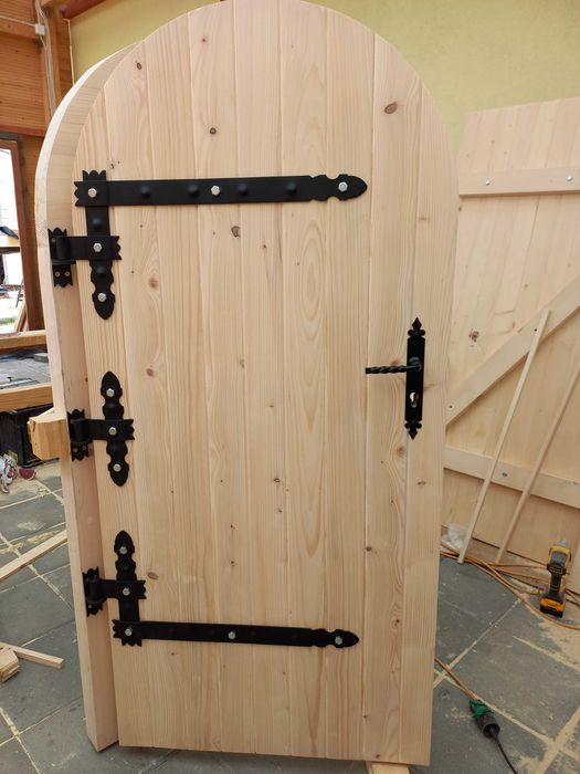 Drzwi łukowe do piwniczek ziemianek na wymiar pomieszczen gospodarcze