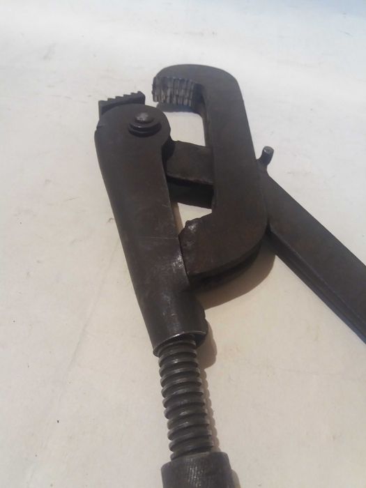 Ключи трубные' для нарезания резьбы