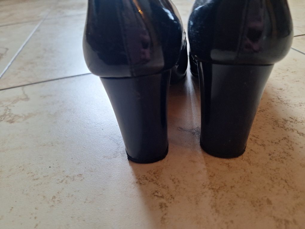 Buty SAGAN granatowe lakierowane