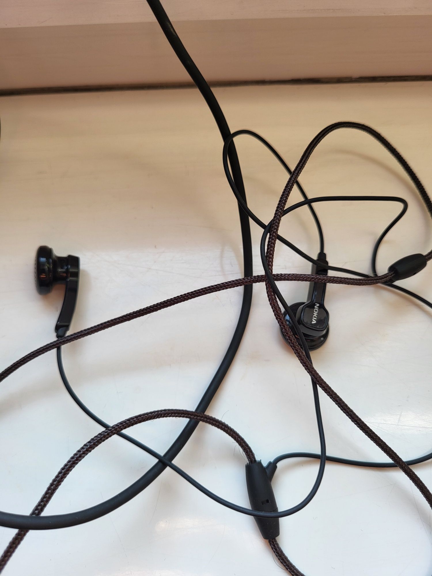 Słuchawki przewodowe Nokia HS-23 – oryginalne, złącze Pop-Port

Słucha